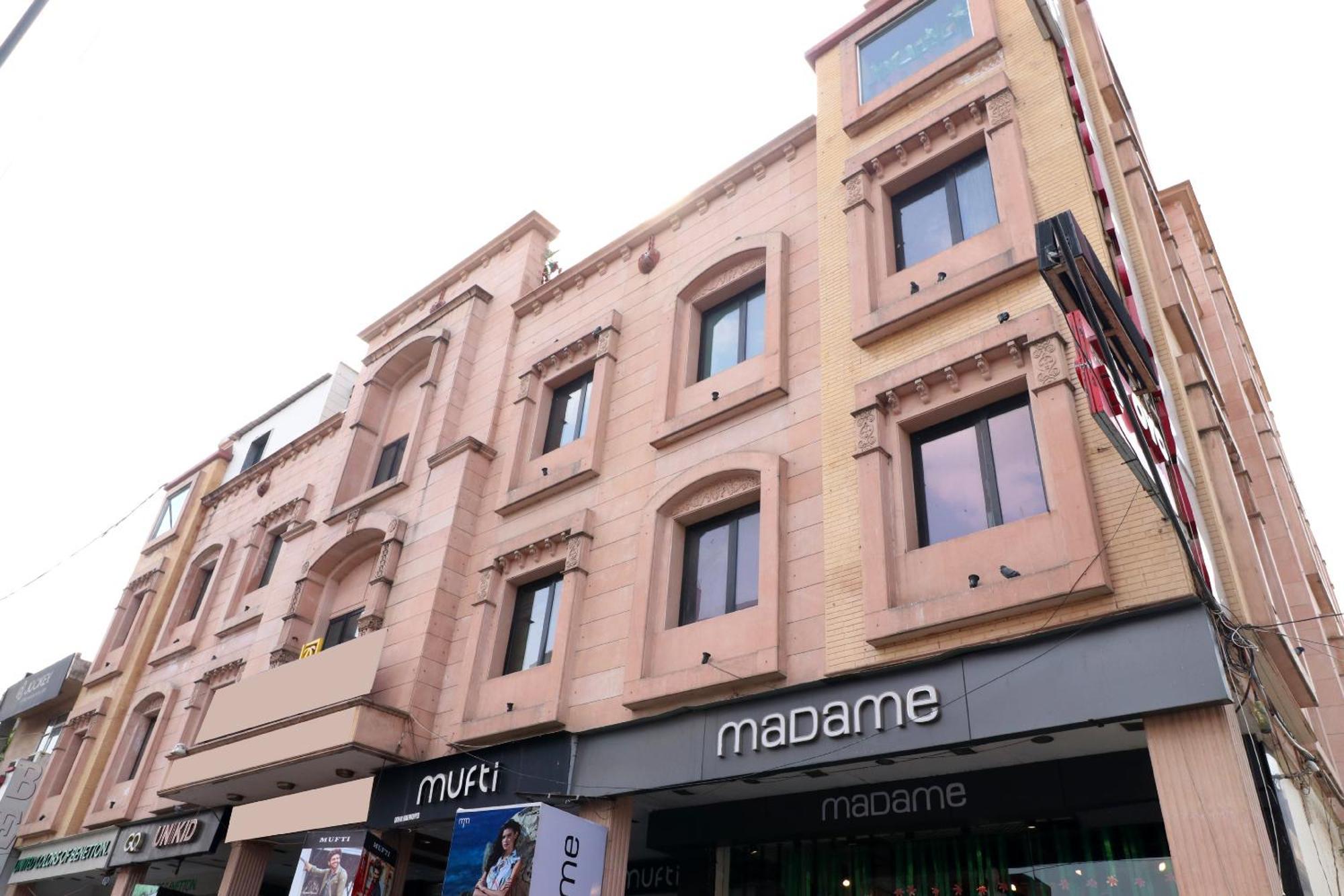 Hotel Leela Grande Karnāl Exterior foto